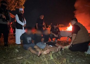 Polisi gerebek sarang narkoba di Jermal 12 Desa Manunggal, Kecamatan Percut Sei Tuan petugas berhasil meringkus 3 pelaku, dan menyita belasan paket narkoba (Foto Ist)
