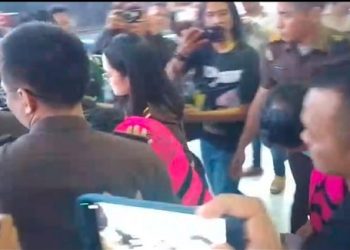Kedua tersangka digiring Ke Mobil Tahanan Kejari Tanjungbalai 