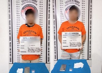 Kedua tersangka dan barang bukti diamankan di Kantor Sat Resnarkoba Polres Pematangsiantar