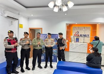 Kasat Samapta AKP Abdi Tansar SH. MH didampingi KBO IPTU Pitra Jaya SH, Kanit Pam Obvit IPDA Irwan Saragih SH dan Kanit Turjawali IPDA Vernando Sinaga cek Obvit Perbankan