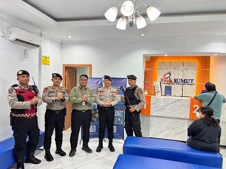Kasat Samapta AKP Abdi Tansar SH. MH didampingi KBO IPTU Pitra Jaya SH, Kanit Pam Obvit IPDA Irwan Saragih SH dan Kanit Turjawali IPDA Vernando Sinaga cek Obvit Perbankan