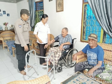 Bhabinkamtibmas Kelurahan Bah Sorma AIPDA Fadlan Fahmi SH melaksanakan sambang dan monitoring kegiatan Posyandu