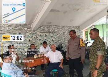 Bhabinkamtibmas Kelurahan Dwikora Aiptu Alexander melaksanakan sambang ke sekolah Muhammadiyah di Jalan Merdeka