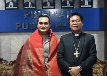 Kapolda Sumut Irjen Pol. Sonny Irawan - Ephorus HKBP Pdt. Dr. Victor Tinambunan, MST (Foto Ist)