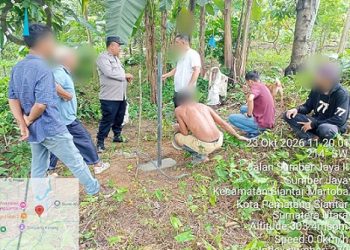 Personil Polsek Siantar Martoba saat pengecekan TKP dugaan penggelapan