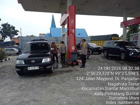 Piket Bhabinkamtibmas AIPTU M. Sianturi dan AIPDA A. Manurung patroli dan monitoring pengisian BBM di SPBU Wilkumnya