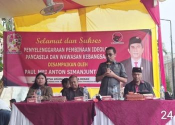 Ketua Komisi 4 DPRD Kota Medan Paul Mei Anton Simanjuntak, SH saat melaksanakan kegiatan Penyebarluasan Pembinaan Ideologi Pancasila dan Wawasan Kebangsaan (Wasbang) TA 2026 di Jalan Amal, Kelurahan Pulo Brayan Darat II, Kecamatan Medan Timur (Foto Ist)