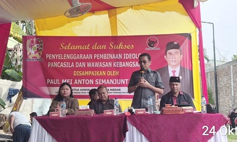 Ketua Komisi 4 DPRD Kota Medan Paul Mei Anton Simanjuntak, SH saat melaksanakan kegiatan Penyebarluasan Pembinaan Ideologi Pancasila dan Wawasan Kebangsaan (Wasbang) TA 2026 di Jalan Amal, Kelurahan Pulo Brayan Darat II, Kecamatan Medan Timur (Foto Ist)