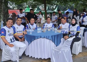 Kapolres Pematangsiantar AKBP Dhana Noer Kurniawan SIK. MH bersama Ketua Bhayangkari Cabang Pematangsiantar Ny. Melati Dhana menghadiri Fun Run dan Car Free Day (CFD) KNPI