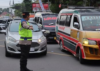 Kapolres Pematangsiantar AKBP Dhana Noer Kurniawan SIK. MM Pimpin Langsung Gatur Lalin Pagi di Simpang BRI Jalan Merdeka