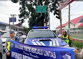 Kasat Lantas AKP Friska Susana SH saat berikan himbauan kepada masyarakat pengendara kendaraan