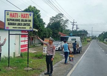 Sat Lantas Polres Simalungun Pasang Rambu Rawan Laka di Jalur Pematangsiantar–Saribudolok