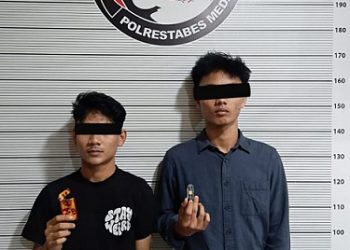 Dua pengedar pod getar di Jalan Kutilang Medan yang diciduk polisi. (Foto Ist)