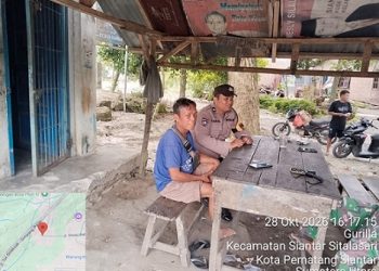 Bhabinkamtibmas Kelurahan Bah Sorma AIPDA Fadlan Fahmi SH melaksanakan sambang kamtibmas di Bengkel Simpang Tiga Jalan Sibatu Batu