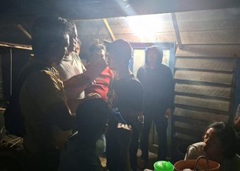 Kanit Jatanras IPDA B. Situngkir bersama Tim Opsnal saat cek TKP