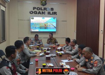 Polres Ogan Ilir menggelar Rapat Koordinasi Penanganan Illegal Fishing pada Selasa, 22 April 2025, sekitar pukul 09.30 WIB bertempat di Ruang Digital Polres Ogan Ilir.