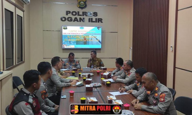 Polres Ogan Ilir menggelar Rapat Koordinasi Penanganan Illegal Fishing pada Selasa, 22 April 2025, sekitar pukul 09.30 WIB bertempat di Ruang Digital Polres Ogan Ilir.