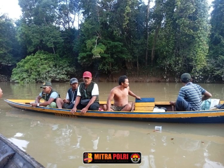 Polsek Muara Kuang bergerak cepat menindaklanjuti laporan masyarakat terkait temuan ikan mati di aliran Sungai Rambang, Desa Tambang Rambang, Kecamatan Rambang Kuang, Kabupaten Ogan Ilir.