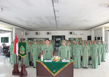 Anggota Persit Kartika Chandra Kirana Kodim 1016/Plk mengikuti sosialisasi tentang bahaya investasi bodong secara Vicon bertempat di Aula Kodim 1016/Plk, Rabu (23/04/2025).