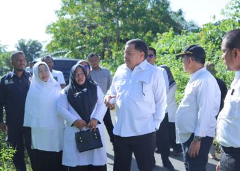Bupati Nagan Raya Provinsi Aceh, Dr. TR. Keumangan, S.H., M.H., bersama Kepala Kantor Pertanahan/BPN Kabupaten Nagan Raya, Shafwan, S.H., melakukan peninjauan langsung ke lokasi yang direncanakan untuk pembangunan Sekolah Rakyat di Desa Cot Kuta, Kecamatan Suka Makmue, Kabupaten Nagan Raya, pada Selasa (22/4/2025).