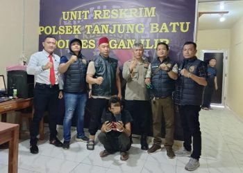 Seorang pria berinisial A (45), warga Dusun II Desa Tanjung Pinang II, diringkus saat bersembunyi di wilayah Desa Limbang Jaya II, Kecamatan Tanjung Batu, Kabupaten Ogan Ilir, pada Kamis malam (23/4/2025) sekitar pukul 22.00 WIB.
