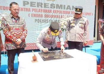 Kapolda melaksanakan 2 agenda utama yaitu peresmian gedung Sentra Pelayanan Kepolisian Terpadu (SPKT) dan memberikan arahan kepada seluruh personel Polresta Manado dan jajaran.