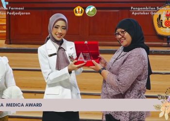 Alvita Labiibah Machsus Mahasiswi jurusan Apoteker asal Kabupaten Purbalingga Provinsi Jawa Tengah menjadi lulusan terbaik mahasiswa pasca sarjana Program Studi Profesi Apoteker Periode Lulusan Semester Ganjil Tahun Akademik 2024/2025, Universitas Padjadjaran (UNPAD) dan meraih Dexa Medica Award 2025.