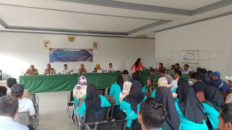 Musyawarah Desa Pembentukan Koperasi Desa/Kelurahan Merah Putih Kabupaten Bogor dihadiri Sekcam Klapanunggal Iwan Setiawan, Sekdes Hendi Darson, Ketua BPD Desa, Indra dan Desi dari Dinas Koperasi Kabupaten (Foto. Dok: RH/Mitrapolri.com/28/04/2025)