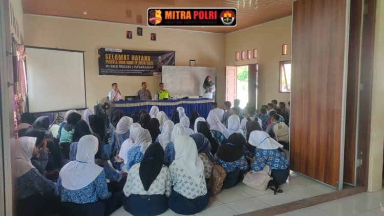 Polsek Tanjung Batu melaksanakan program Police Go To School di SMK Negeri 1 Payaraman, Kecamatan Payaraman, Kabupaten Ogan Ilir.