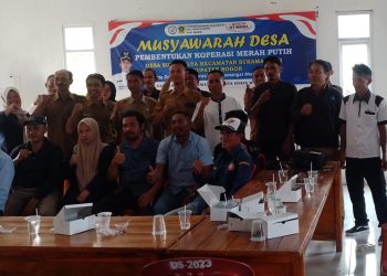 Foto bersama Para Pengurus Koperasi Merah Putih yang terpilih, Ketua Ujer Suhendar, Sekretaris Muhammad Hudnu, Bendahara Hj. Iah Zamaliah. (Foto. Dok:RH/Mitrapolri.com/28/04/2025)