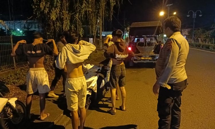 Polresta Manado, baru-baru ini telah melaksanakan kegiatan Program Unggulan Polresta Manado, yakni Sibulan (Sikat Pemabuk Jalanan), yang bertujuan untuk mengantisipasi gangguan keamanan dan ketertiban masyarakat (kamtibmas).
