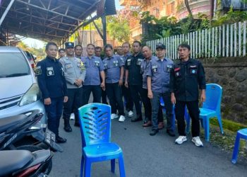 Polsek jajaran Polresta Manado menggelar kegiatan Paja Somat. Kegiatan ini dilakukan dengan melakukan pengamanan di sejumlah gereja di wilayah Manado, Minggu (27/4/2025).