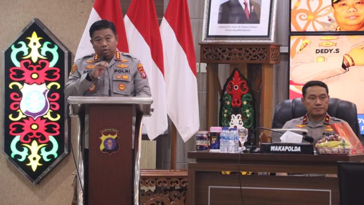 Kapolresta Palangka Raya, Kombes Pol. Dedy Supriadi, S.I.K., M.H. mewakili kesatuannya untuk menghadiri Gelar Operasional (GO) yang diselenggarakan oleh Polda Kalteng untuk periode Triwulan I Tahun 2025, Selasa (29/4/2025) pagi.