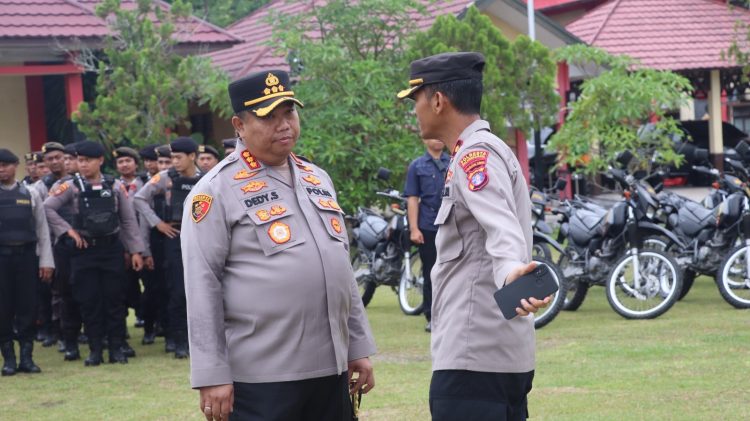 jajaran Polresta Palangka Raya mengikuti apel kesiapan pengamanan yang digelar di halaman Mapolda Kalteng, Rabu (30/4/2025).