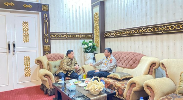 Kapolres Nagan Raya yang baru, AKBP Benny Bathara, S.i.k., M.i.k., melaksanakan silaturahmi ke kantor Bupati Nagan Raya dan Makodim 0116 Nagan Raya, Kamis 24 April 2025.