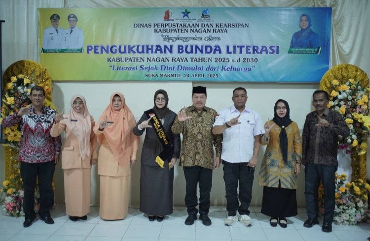 Prosesi pengukuhan dilaksanakan di Aula Dinas Perpustakaan dan Kearsipan Kabupaten Nagan Raya, Kompleks Perkantoran Suka Makmue pada Kamis (24/4/2025).