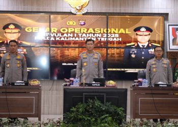 Kegiatan tersebut, dipimpin langsung Kapolda Kalteng Irjen Pol Drs. Iwan Kurniawan, didampingi Wakapolda Brigjen Pol Dr. Rakhmad Setyadi, sejumlah pejabat utama serta turut diikuti seluruh Kapolres jajaran dan personel pengemban fungsi operasional Polda Kalteng.