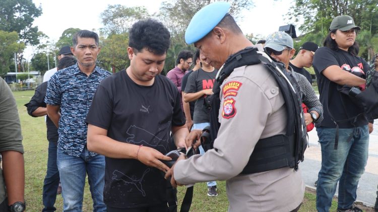 Seksi Profesi dan Pengamanan (Propam) Polresta Palangka Raya langsung menggelar pemeriksaan terhadap personel, Kamis (1/5/2025).