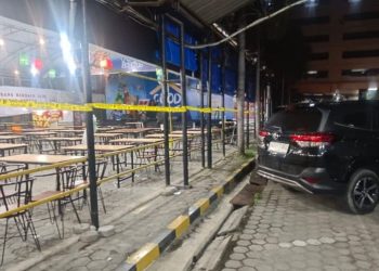 Lokasi penggerebekan diduga markas judi di kawasan Yanglim Plaza Jalan Emas, Kelurahan Sei Rengas II, Kecamatan Medan Area, Kota Medan sudah dipasang pembatas garis polisi