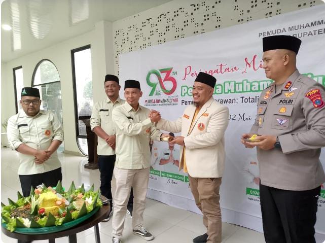 Pimpinan Daerah Pemuda Muhammadiyah (PDPM) Dairi menyemarakkan Milad ke-93 dengan tagline Pemuda Negarawan : Totalitas Untuk Indonesia Raya, Acara ini berlangsung pada Jumat (2/5/2025) bertempat di Gedung pusat layanan usaha terpadu (PLUT), Kecamatan Sidikalang, Kabupaten Dairi.