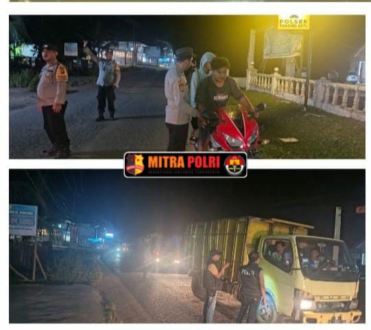 Polsek Tanjung Batu melaksanakan Kegiatan Rutin Yang Ditingkatkan (KRYD) di wilayah hukum Polsek Tanjung Batu. Kegiatan dimulai sekitar pukul 21.00 WIB Sabtu, (03/04/25) malam dan berfokus pada razia kendaraan serta pencegahan berbagai potensi gangguan kamtibmas.