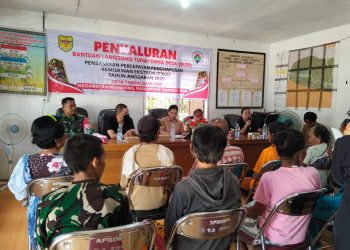 Babinsa Koramil 1016-04/Manuhing Kodim 1016 Palangka Raya Sertu Yakob melaksanakan pendampingan penyaluran Bantuan Langsung Tunai Dana Desa (BLT-DD) Triwulan I dan II Tahun 2025, dilaksanakan di Kantor Desa Tangki Dahuyan, Kecamatan Manuhing Raya, Kabupaten Gunung Mas, Rabu (07/05/2025).