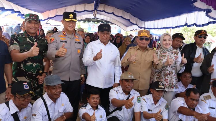 Kapolda Kalteng saat menghadiri pembukaan Pasar Murah di Desa Lupak, Kec. Kapuas Kuala, Kab. Kapuas, Rabu (7/5/2025).