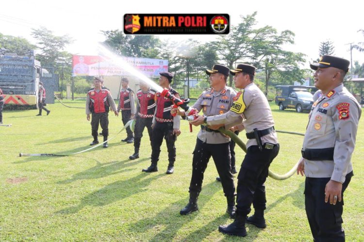 Polres Ogan Ilir menggelar Apel Gelar Peralatan Penanggulangan Kebakaran Hutan dan Lahan (Karhutla) Tahun 2025 pada Kamis pagi (8/5) di Lapangan Apel Mapolres Ogan Ilir.