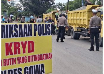 Bersama Dinas Perhubungan, Sat Lantas Polres Gowa laksanakan Kegiatan Rutin yang Ditingkatkan (KYRD) Patroli Simpatik, menertibkan puluhan kendaraan mobil truk/Dump Truk roda 4 hingga 10 roda yang memuat bahan-bahan material, seperti pasir, sertu, dan batu gunung, Jumat (9/5/2025).