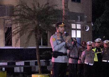 Kapolresta Banyumas Kombes Pol Dr. Ari Wibowo, S.I.K., M.H., memimpin kegiatan Apel patroli skala besar dalam rangka cipta kondisi harkamtibmas di wilayah Kabupaten Banyumas.