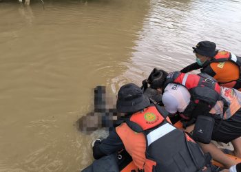 Jasad korban tenggelam di Sungai Kahayan akhirnya berhasil ditemukan oleh tim gabungan Basarnas, BPBD, TNI dan relawan bersama Polresta Palangka Raya, Polda Kalteng setelah melakukan upaya Search and Rescue (SAR), Senin (12/5/2025) sore.