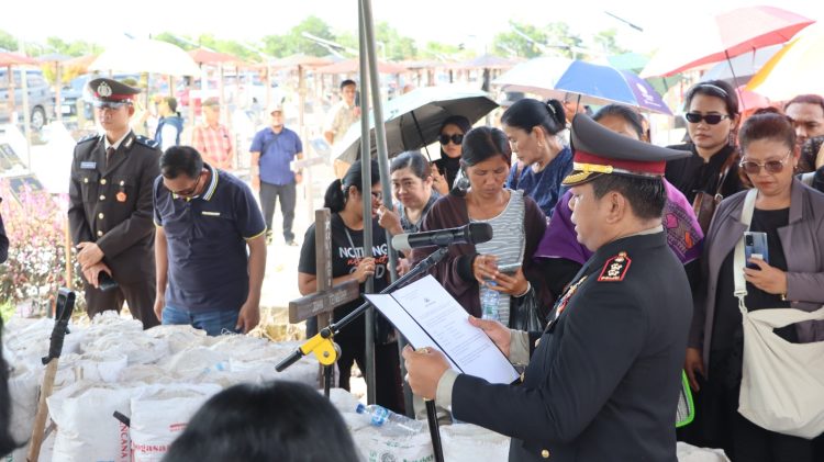 Apel Persada digelar oleh Kepolisian Resor Kota (Polresta) Palangka Raya, Polda Kalteng untuk mengiringi pemakaman kedinasan Kabag SDM Polres Seruyan, Almarhum AKP Maranata Sibagariang, Selasa (13/5/2025) siang.