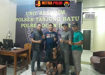 Seorang pria berinisial AA (30), warga Desa Burai, Kecamatan Tanjung Batu, diamankan oleh Polsek Tanjung Batu setelah kedapatan membawa senjata tajam tanpa izin di kawasan kebun karet milik warga Desa Senuro, Kabupaten Ogan Ilir, Minggu malam (11/05/2025) sekitar pukul 20.30 WIB.