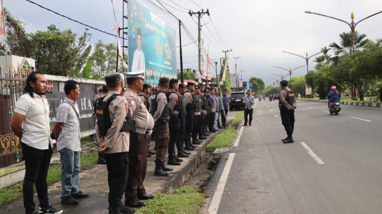 Polresta Palangka Raya menggelar apel kesiapan pengamanan dalam rangka menghadapi kegiatan aksi damai oleh Kesatuan Masyarakat Hukum Adat Dayak Provinsi Kalimantan Tengah yang direncanakan berlangsung di Kota Palangka Raya, Rabu (14/5/2025).